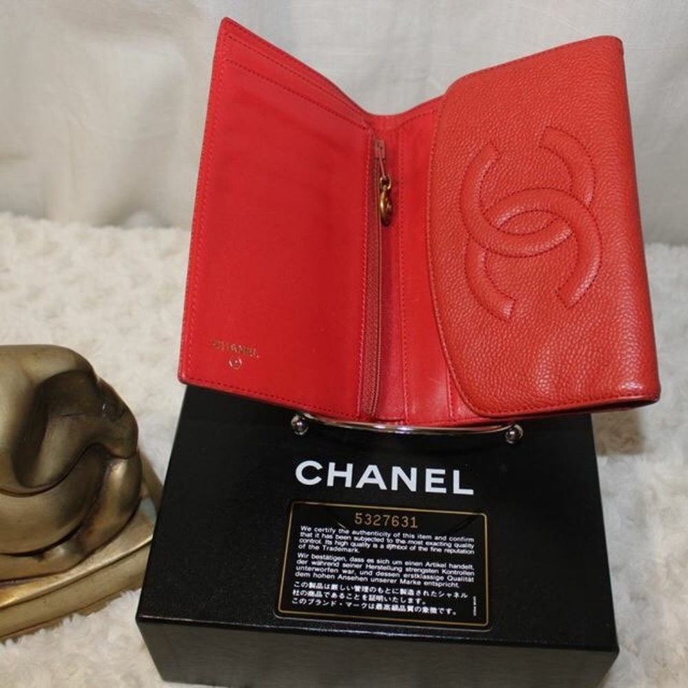 💖20% OFF💖AUTH Chanel Caviar Red Clutch Wallet - Picture 6 of 8